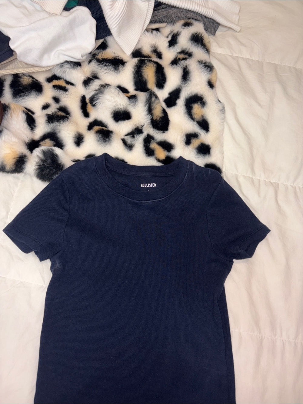 hollister navy blue baby tee